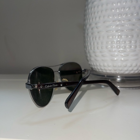 Red Calvin Kelin sunglasses - Picture 2 of 2